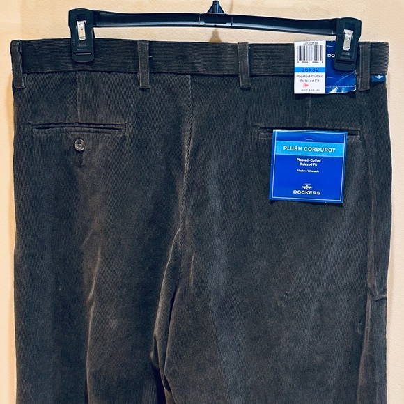 🌟2xHP🌟Dockers Dark Green Plush Corduroys Pleated Cuffed Relaxed Fit 36 x 32 - Picture 6 of 8